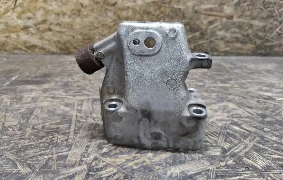 Lexus LS 460 - 600H Engine mounting bracket
