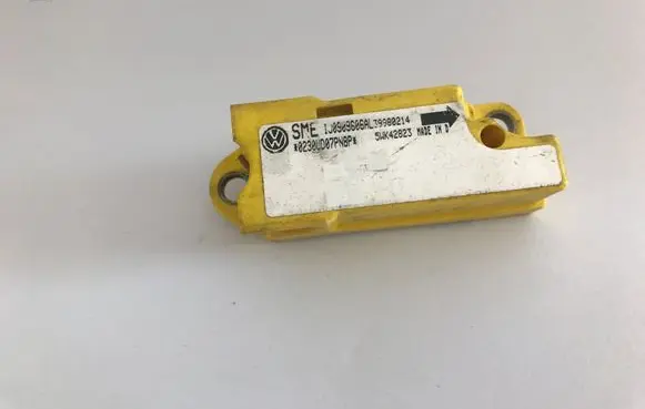 Volkswagen Golf III Airbag deployment crash/impact sensor 1J0909606AL 5WK42823