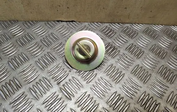 Nissan Qashqai Spare wheel bolt 