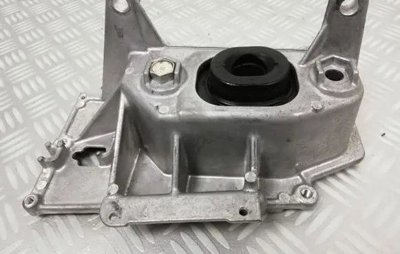 Nissan Pulsar Engine mounting bracket 4220HJ43