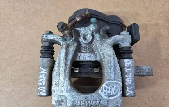 Nissan X-Trail T32 Rear brake caliper 8A22