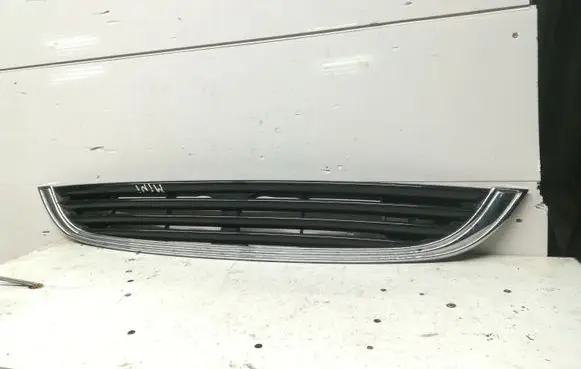 Mini One - Cooper R50 - 53 Front bumper upper radiator grill 1490374 1490375