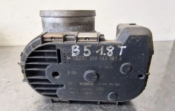 Volkswagen PASSAT B5.5 Throttle valve 06B133062B