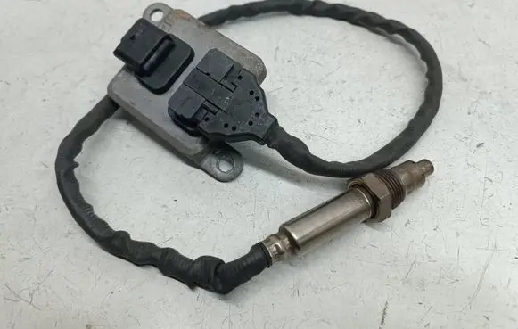 Mercedes-Benz C W205 Lambda probe sensor A0009053606 5WK96682F 0009053606