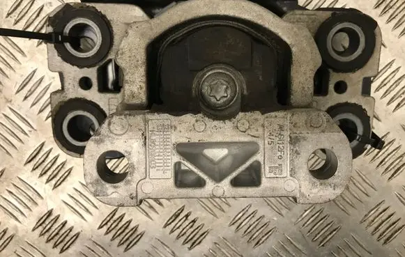 Volvo S60 Engine mount bracket 3131687602