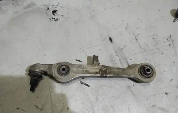 Volkswagen PASSAT B5.5 Front lower control arm/wishbone 4Z7407151G