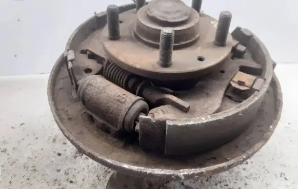 Mazda Premacy Rear wheel hub spindle/knuckle 
