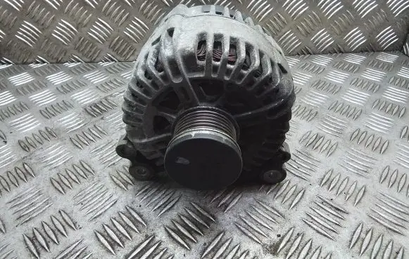 Volkswagen PASSAT B6 Generator/alternator 03C903023C TG14C012 2542697D