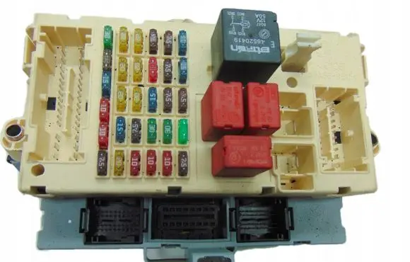 Fiat Stilo Fuse module 51711820