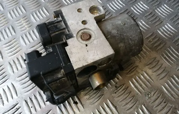 Audi A4 S4 B5 8D ABS Pump 8E0614111 0265216411 0243004132