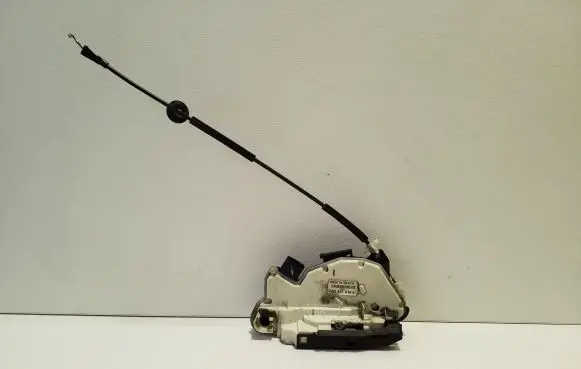 Volkswagen Amarok Front door lock 5N2837016E