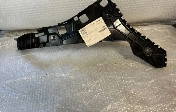 Rear bumper mounting bracket