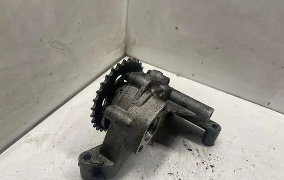 Volkswagen Sharan Oil pump 06A115105B