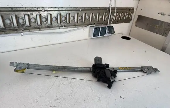 Renault Trafic II (X83) Front door window regulator with motor 37108001 1008010