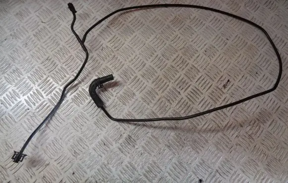 Engine coolant pipe/hose