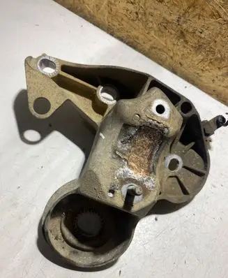 Audi A6 S6 C6 4F Engine mounting bracket 4F0199352E