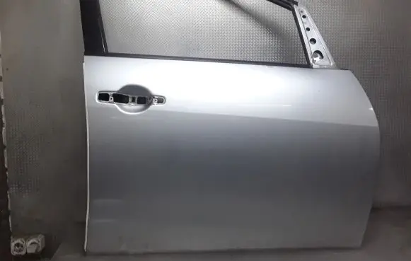 Mitsubishi Grandis Front door