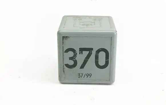 Audi A6 S6 C5 4B Other relay 8D0951253 V23134J523300