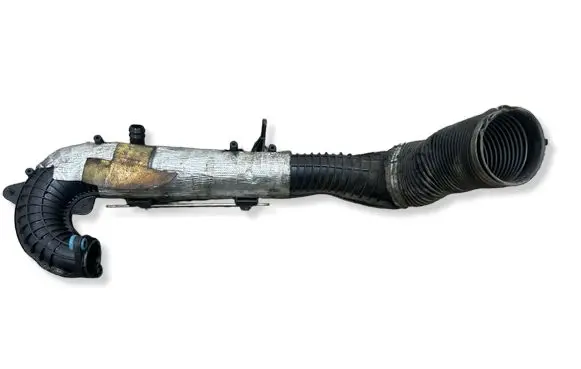 Volvo C30 Turbo air intake inlet pipe/hose 76895577