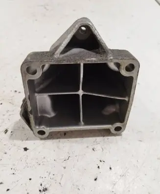 Mercedes-Benz E W211 Engine mounting bracket A2712230904