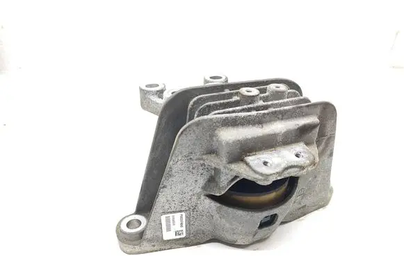 Chrysler Pacifica Engine mount bracket P68224746AD D045605518