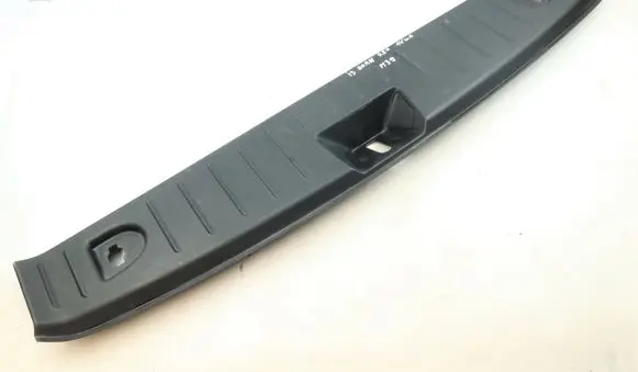BMW i3 Tailgate/boot lid lock trim 7272383