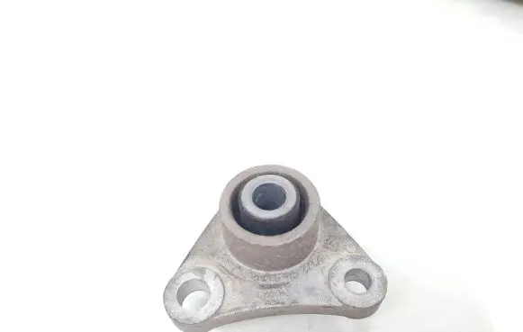 Volvo S60 Engine mount bracket 8666205