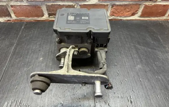 Mercedes-Benz C W204 ABS Pump A2044312412 a2044312412