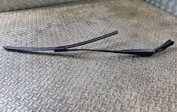 Audi Q3 F3 Windshield/front glass wiper blade 83B955407A