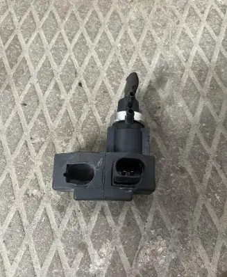 Audi A6 S6 C5 4B Turbo solenoid valve 059906627B 72290322