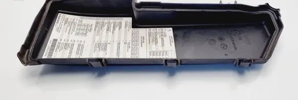 Volvo V70 Fuse box cover 9494211