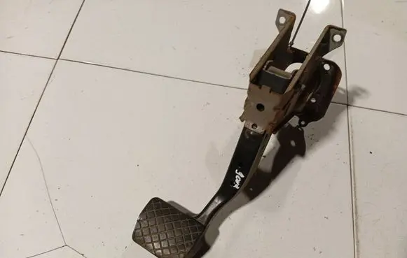 Skoda Octavia Mk2 (1Z) Brake pedal 1T1723057N