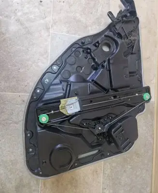 Mercedes-Benz E W213 Rear door manual window regulator C29425100 A2059053005
