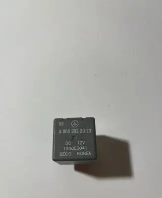 Mercedes-Benz C W205 Other relay A0009822923 120003041