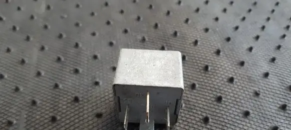 Volkswagen PASSAT B5.5 Other relay 141951253B 20240072