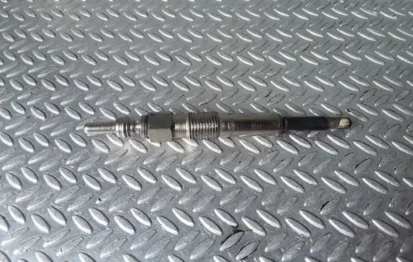 Volkswagen PASSAT B5 Glow plug 916544