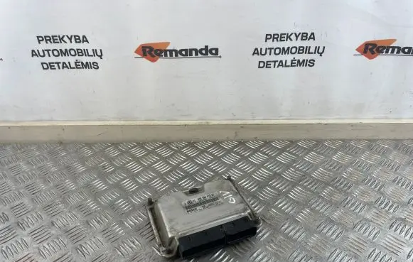 Volkswagen PASSAT B7 Engine control unit/module 038906019AT 0281010974 1039S00725