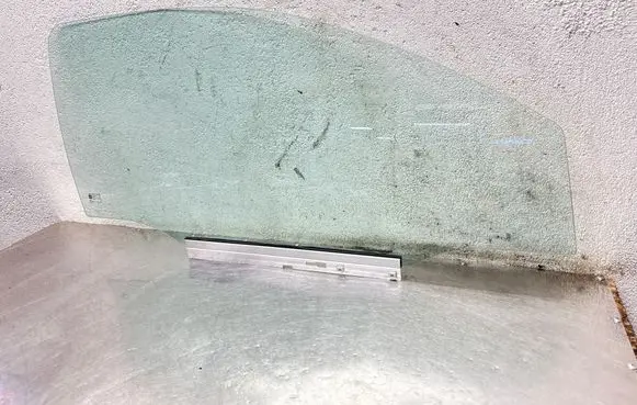 Opel Corsa C Front door window glass four-door DOT249AS2M235 43R001142 7096MNN