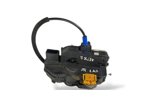 Opel Astra J Front door lock 