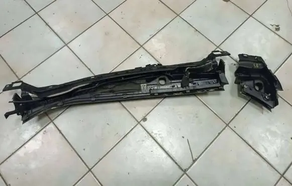 Mazda CX-9 Wiper trim