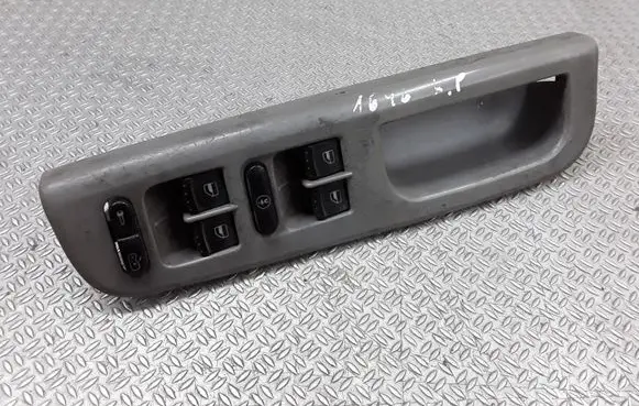 Volkswagen PASSAT B5.5 Electric window control switch 1J4959857B