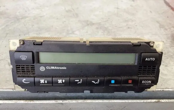 Volkswagen PASSAT B5 Climate control unit 3B1907044B 5HB00761710