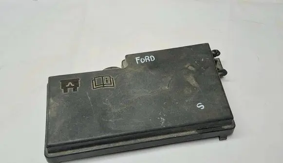 Ford Focus Fuse box cover 318789195