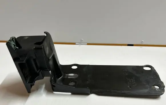 BMW X1 E84 Radiator mount bracket 51647117 23781010 H260BDZ