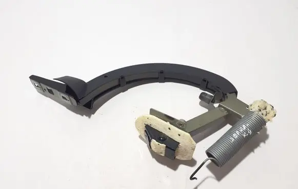 Tailgate/trunk/boot hinge