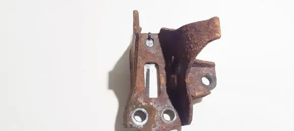 Nissan Almera N16 Engine mounting bracket