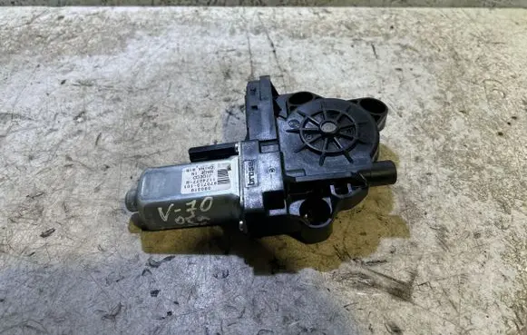 Volvo V70 Front door window regulator motor 1174077B 970713101 080318