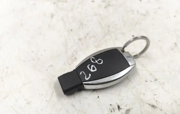 Mercedes-Benz A W169 Ignition key/card 