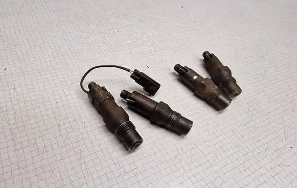Ford Mondeo MK II Fuel injectors set LDC013R01A LCR6705601E