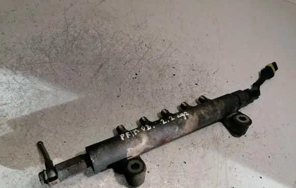 Nissan Primera Fuel main line pipe